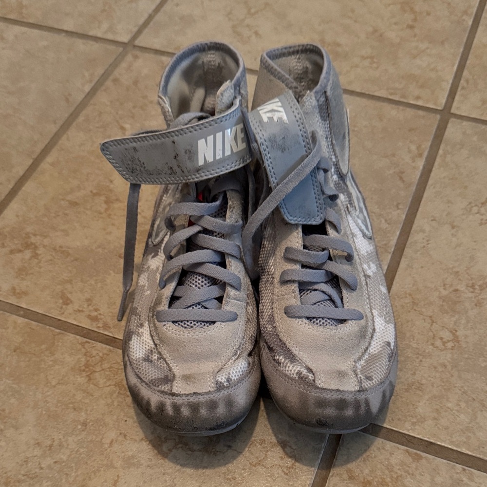 Nike Kids Gray Camouflage wrestling shoe